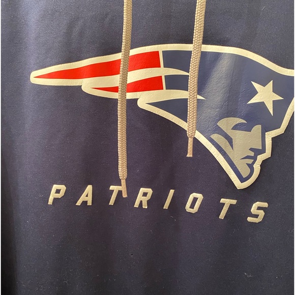 Majestic Men’s Size XL New England Patriots Blue Hoodie with Team Logo on Front - Picture 2 of 9
